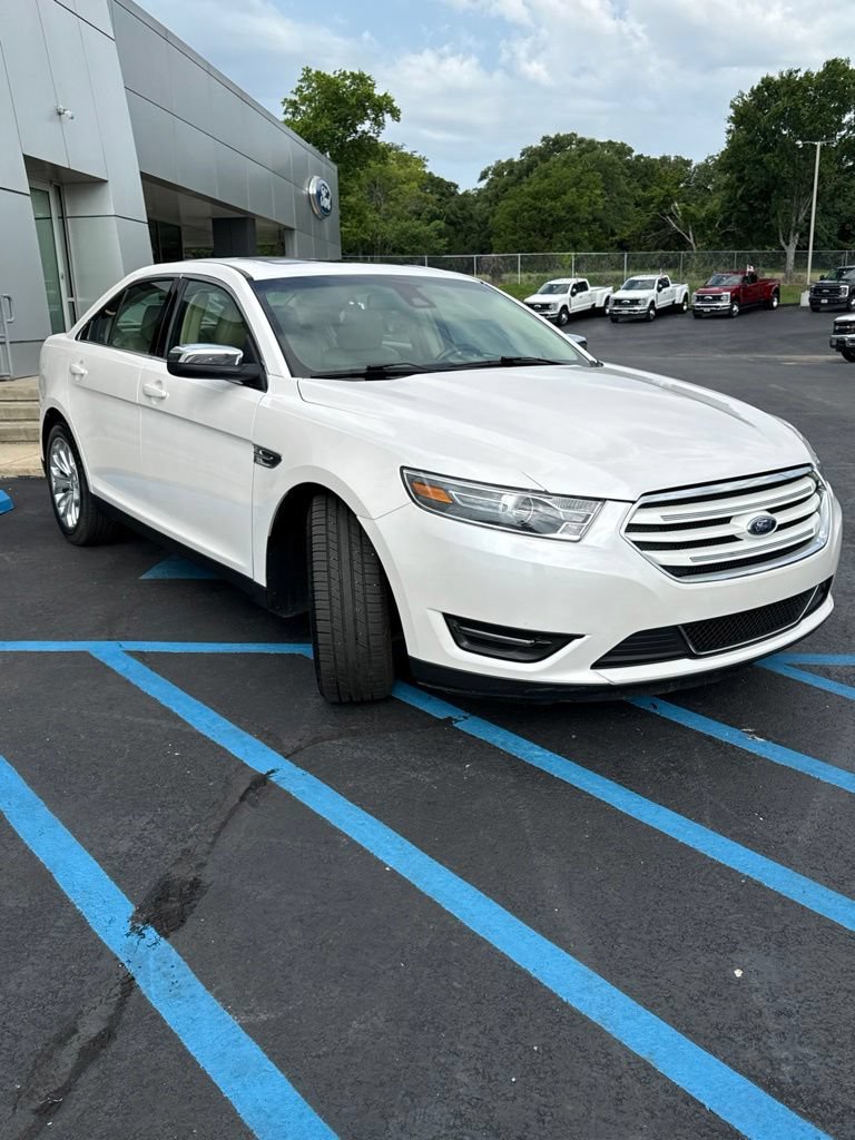Used 2017 Ford Taurus Limited FWD image 3
