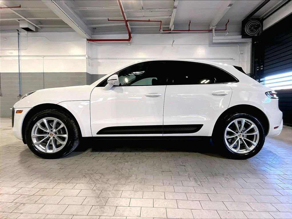 Used 2025 Porsche Macan AWD/4WD image 2