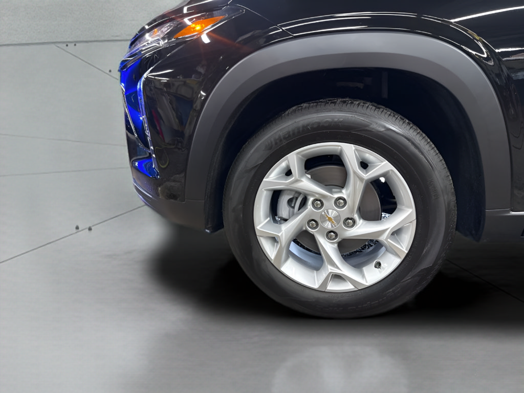 Used 2026 Chevrolet Trax LS w/ LS Convenience Package FWD image 5