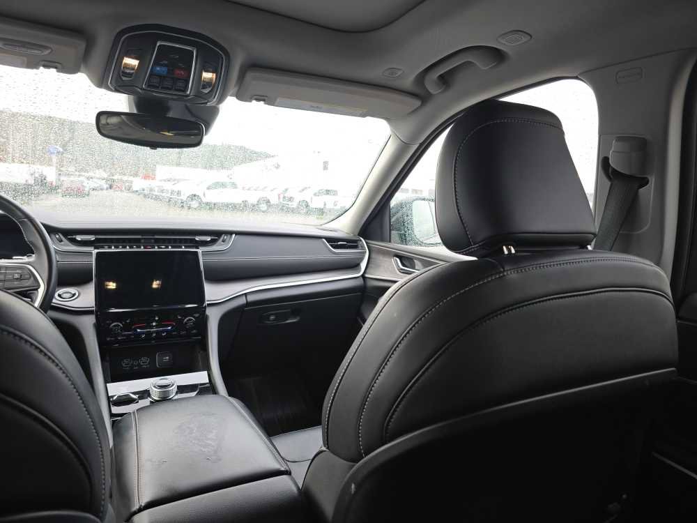 Used 2022 Jeep Grand Cherokee L Limited image 14