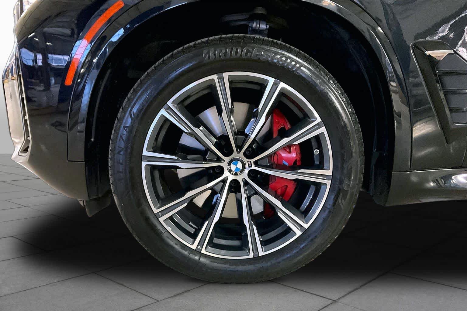 Used 2024 BMW X5 xDrive40i w/ M Sport Package AWD/4WD image 10