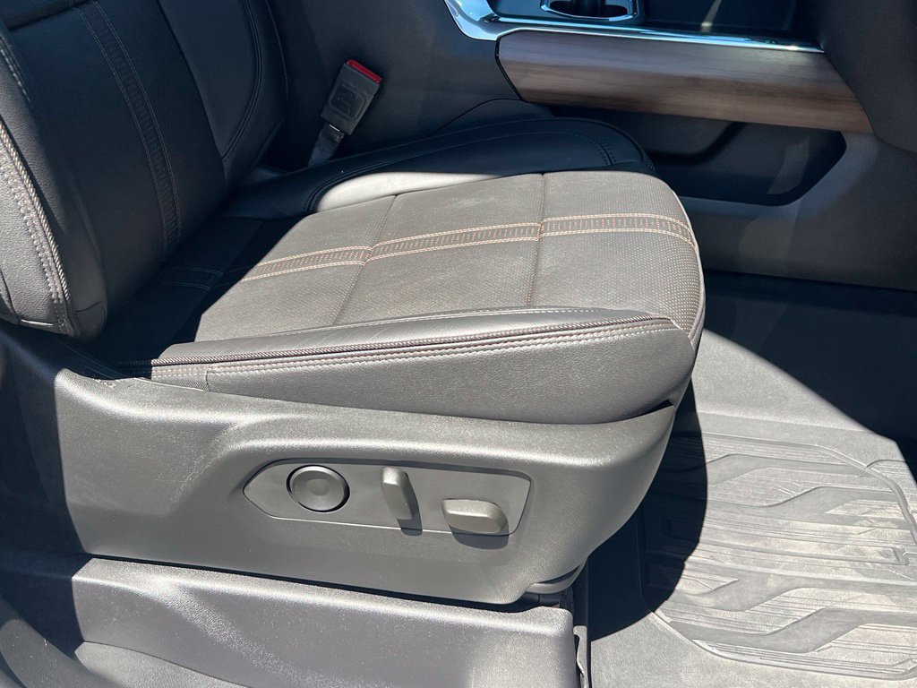Used 2024 Chevrolet Silverado 3500 High Country w/ High Country Premium Package AWD/4WD image 16