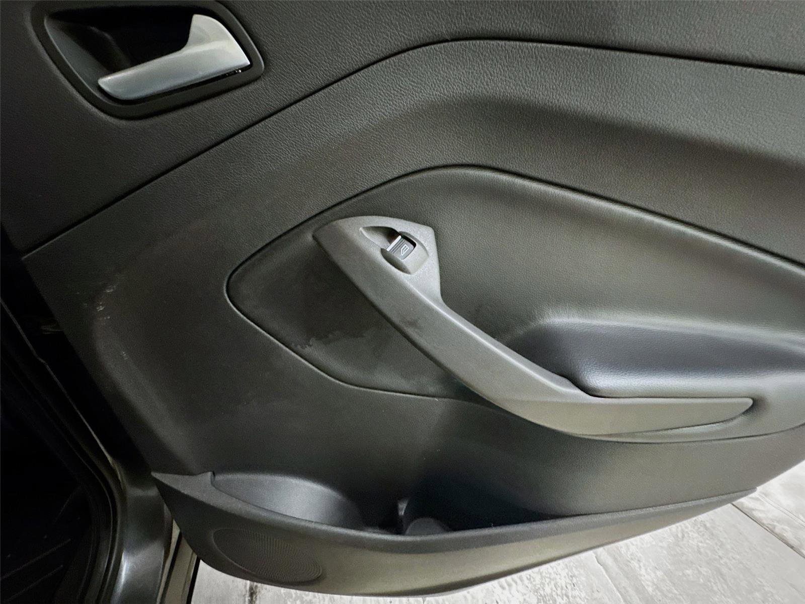 Used 2019 Ford Escape SE image 33