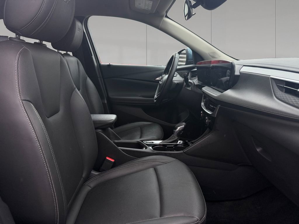 Used 2024 Buick Encore GX Sport Touring image 17