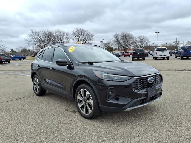 Certified 2025 Ford Escape Platinum AWD/4WD image 3