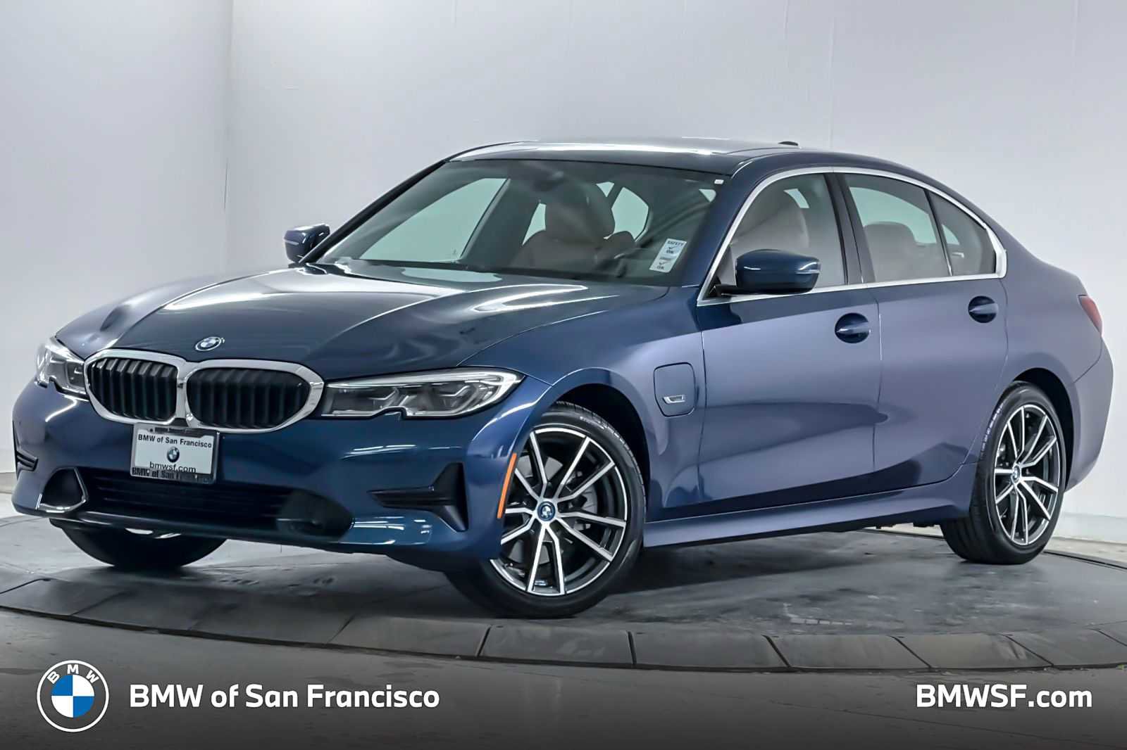 Used 2022 BMW 330e w/ Premium Package RWD image 1