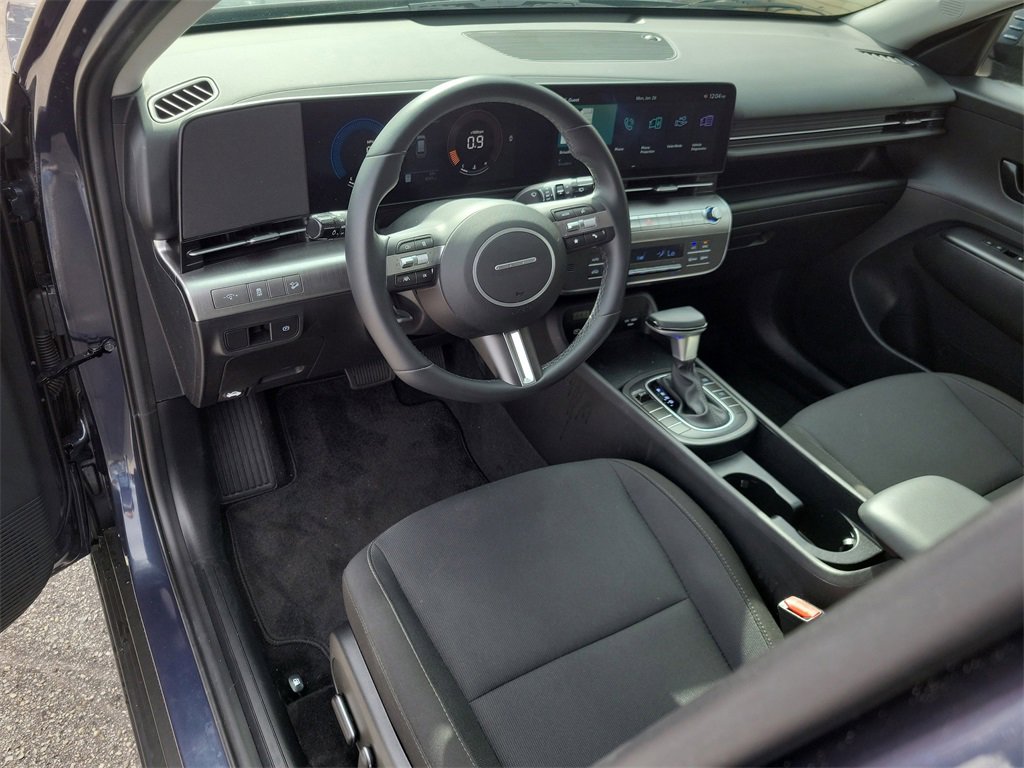 Certified 2025 Hyundai Kona SEL image 19