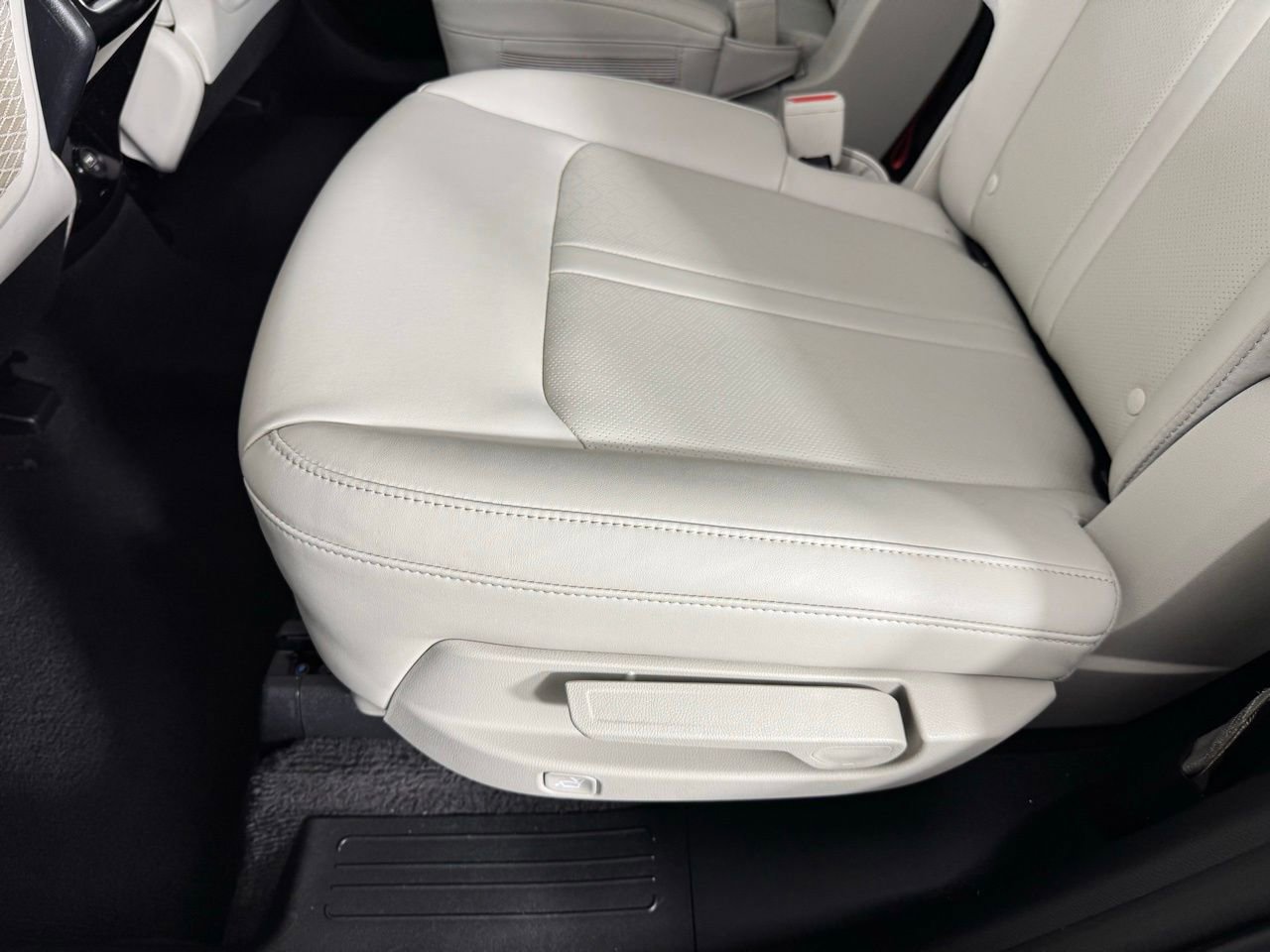 Used 2023 Kia Sorento SX image 21