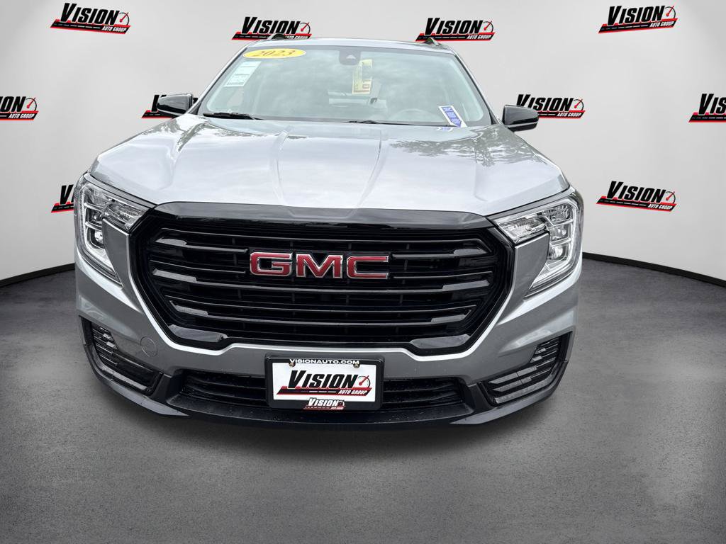 Used 2023 GMC Terrain SLE w/ Driver Convenience Package AWD/4WD image 2