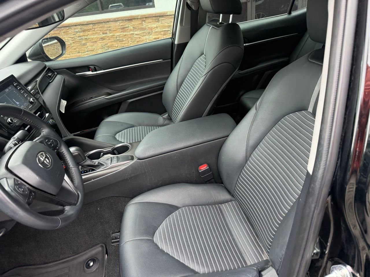 Used 2023 Toyota Camry SE FWD image 3