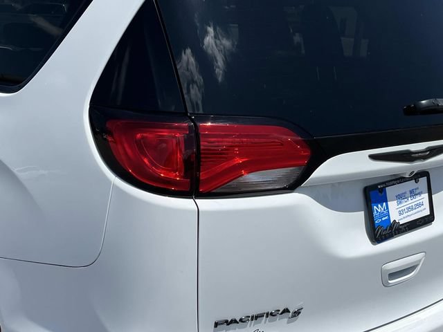 Used 2020 Chrysler Pacifica Touring w/ S Appearance Package FWD image 13