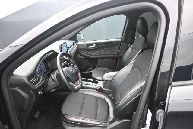Used 2025 Ford Escape ST-Line Select AWD/4WD image 13