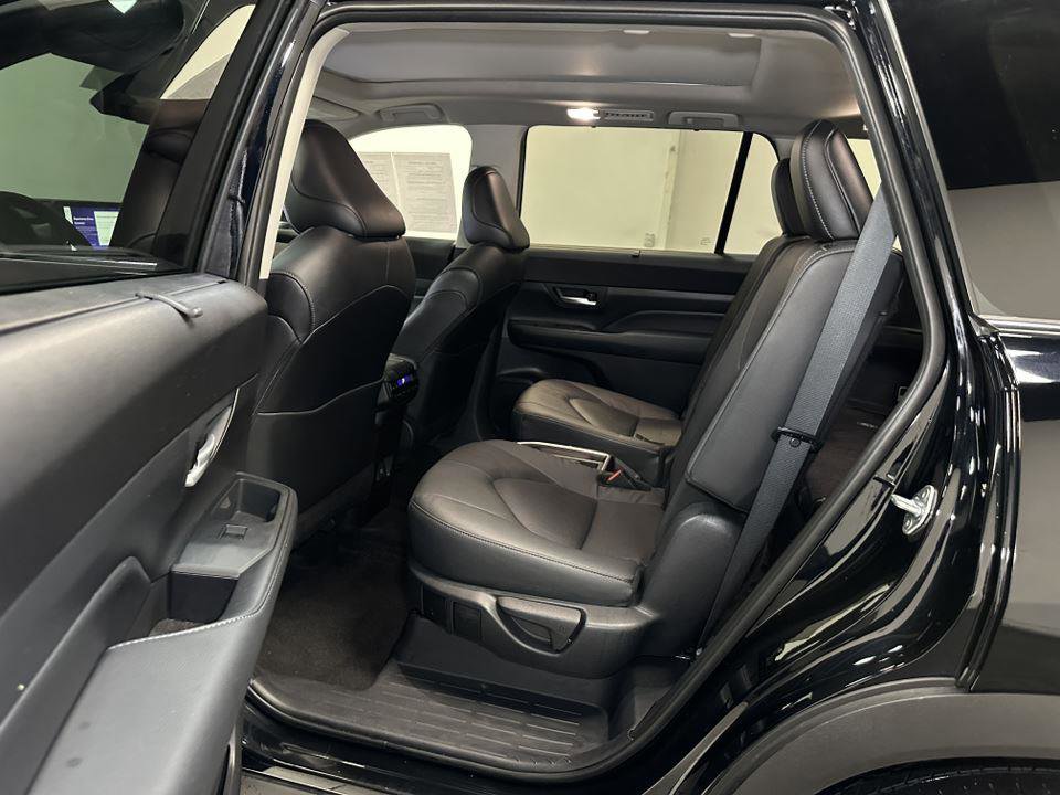 Used 2024 Toyota Grand Highlander Platinum image 32