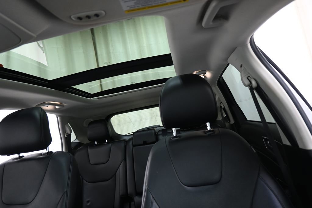 Used 2016 Ford Edge Titanium w/ Equipment Group 301A image 4
