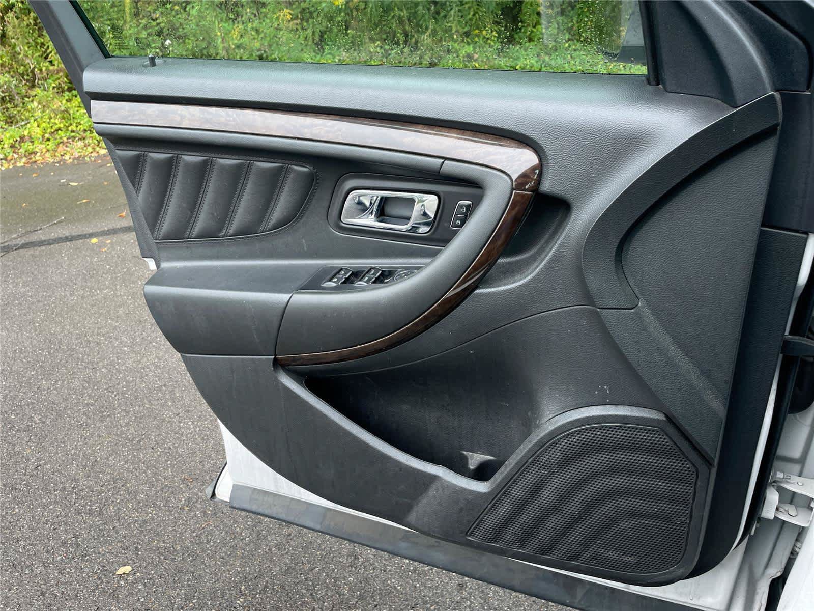 Used 2019 Ford Taurus Limited FWD image 18