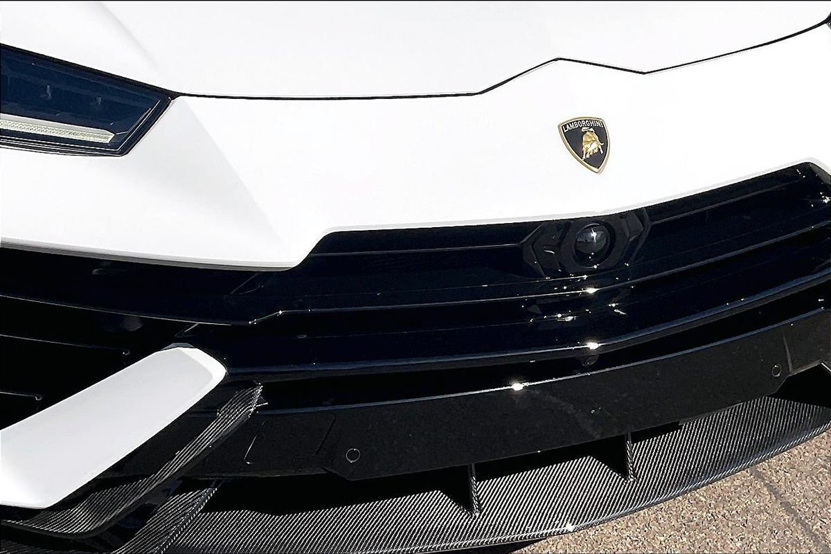 Used 2023 Lamborghini Urus Performante AWD/4WD image 5