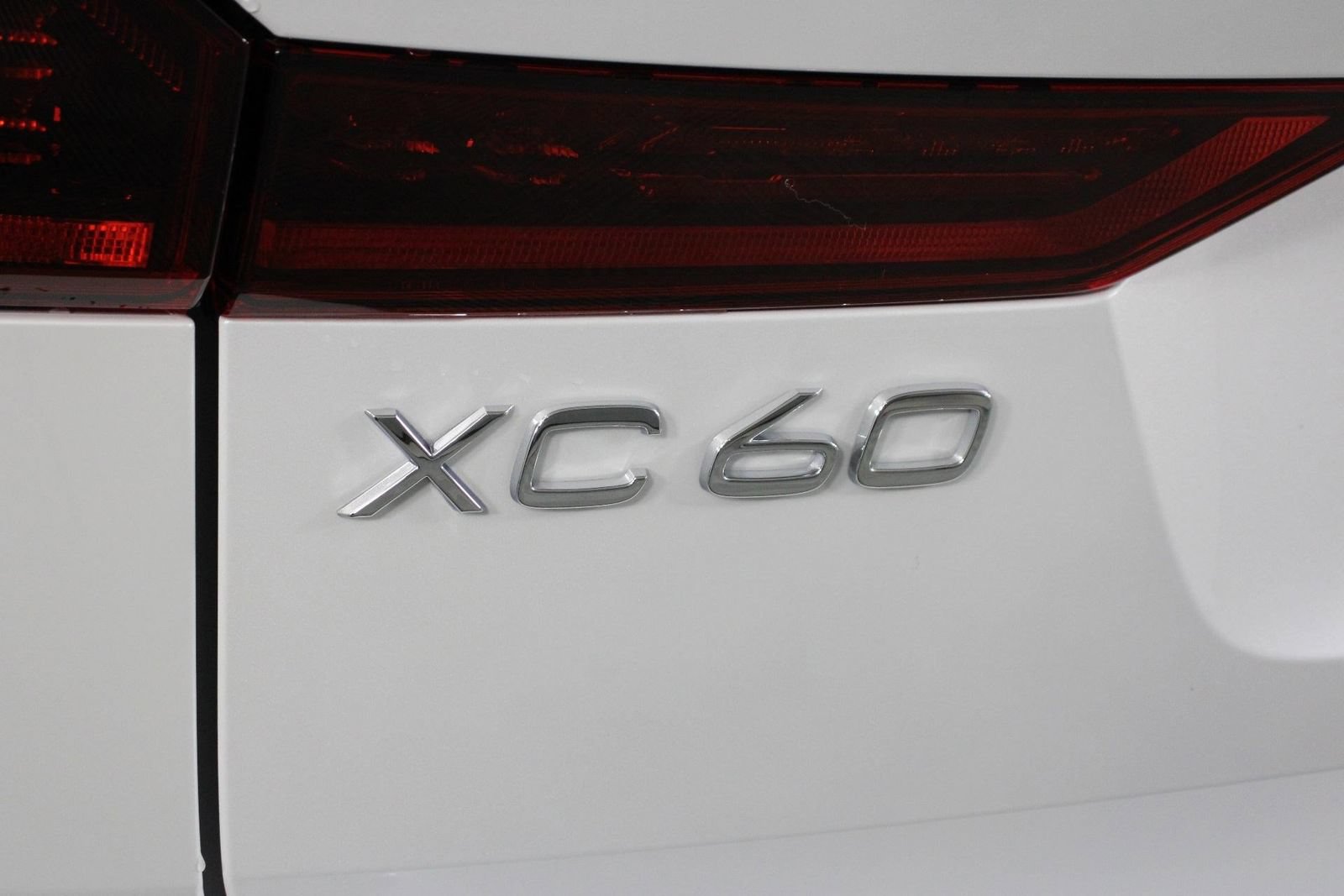 New 2026 Volvo XC60 B5 Plus w/ Climate Package PRO AWD/4WD image 16