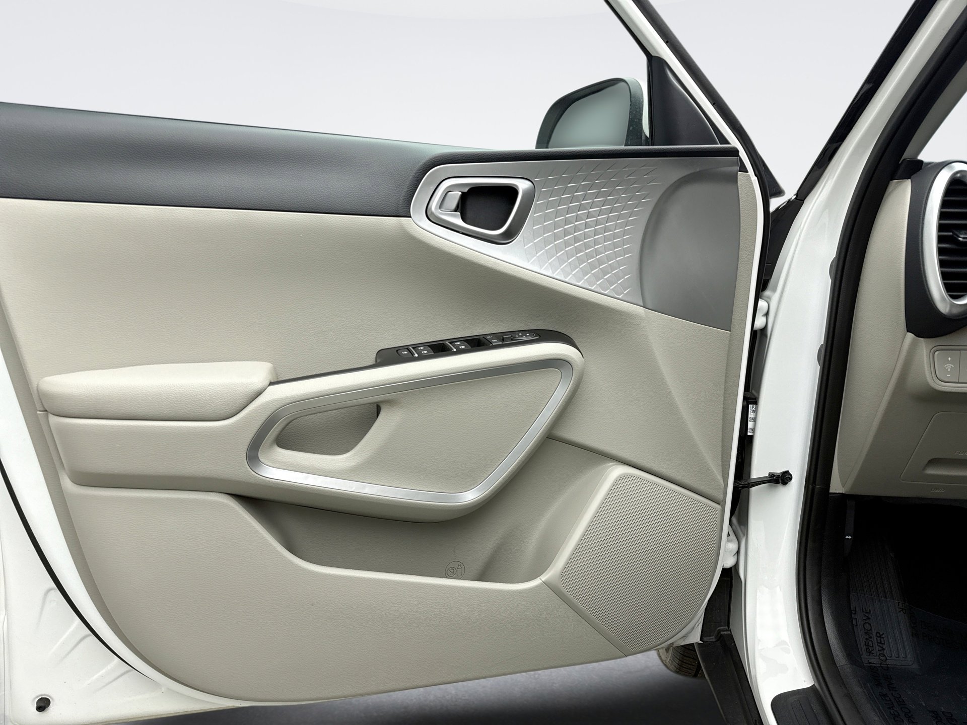 Used 2025 Kia Soul LX w/ LX Technology Package image 9