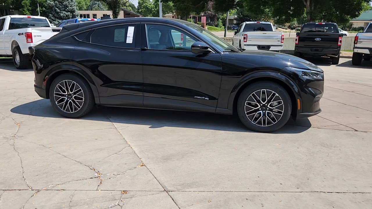 New 2025 Ford F350 Lariat w/ FX4 Off-Road Package image 10