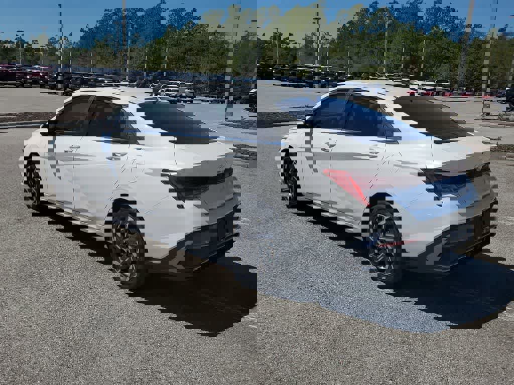 New 2026 Hyundai Elantra Limited image 2