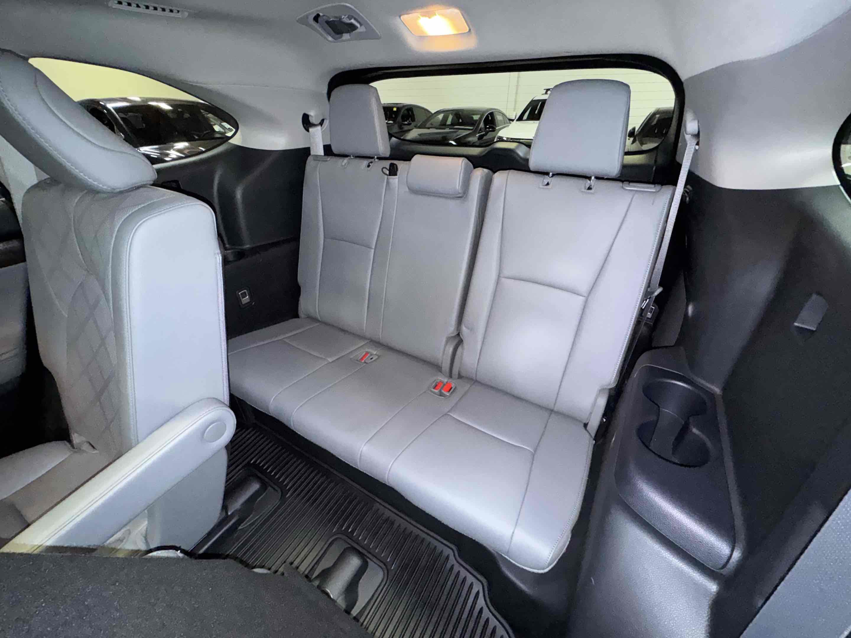 Used 2023 Toyota Highlander Platinum image 8