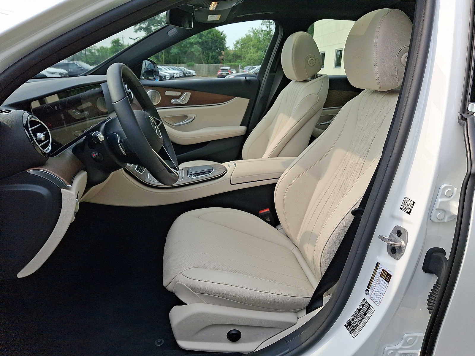 Used 2023 Mercedes-Benz E 350 4MATIC Sedan image 10