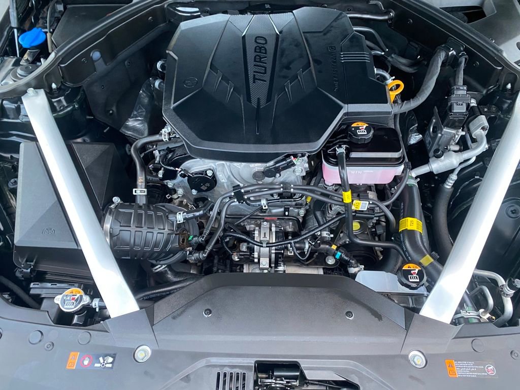 Used 2025 Genesis G70 2.5T image 10