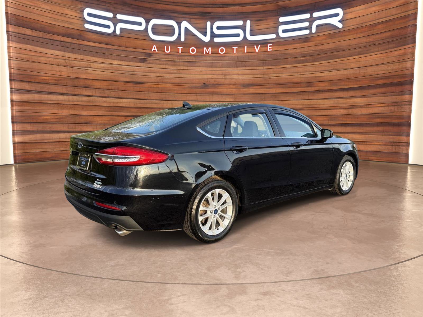Used 2020 Ford Fusion SE FWD image 7