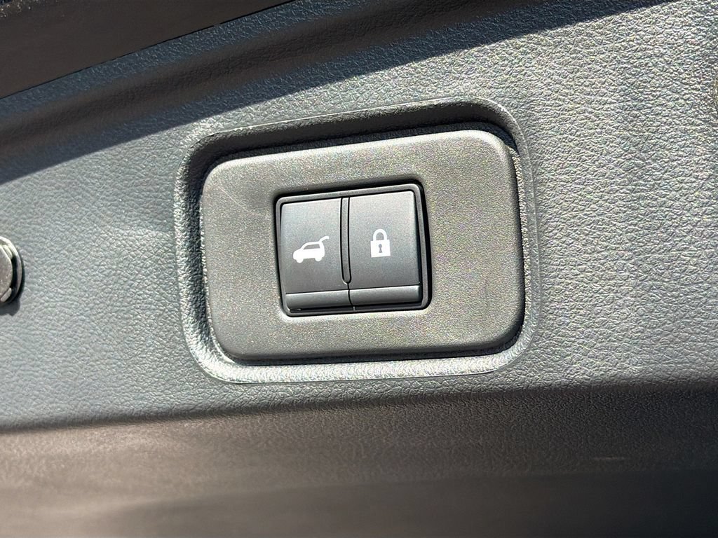 Used 2025 Nissan Pathfinder SV AWD/4WD image 32
