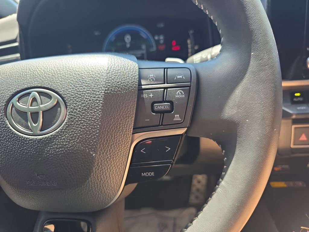 Used 2025 Toyota Camry SE FWD image 24