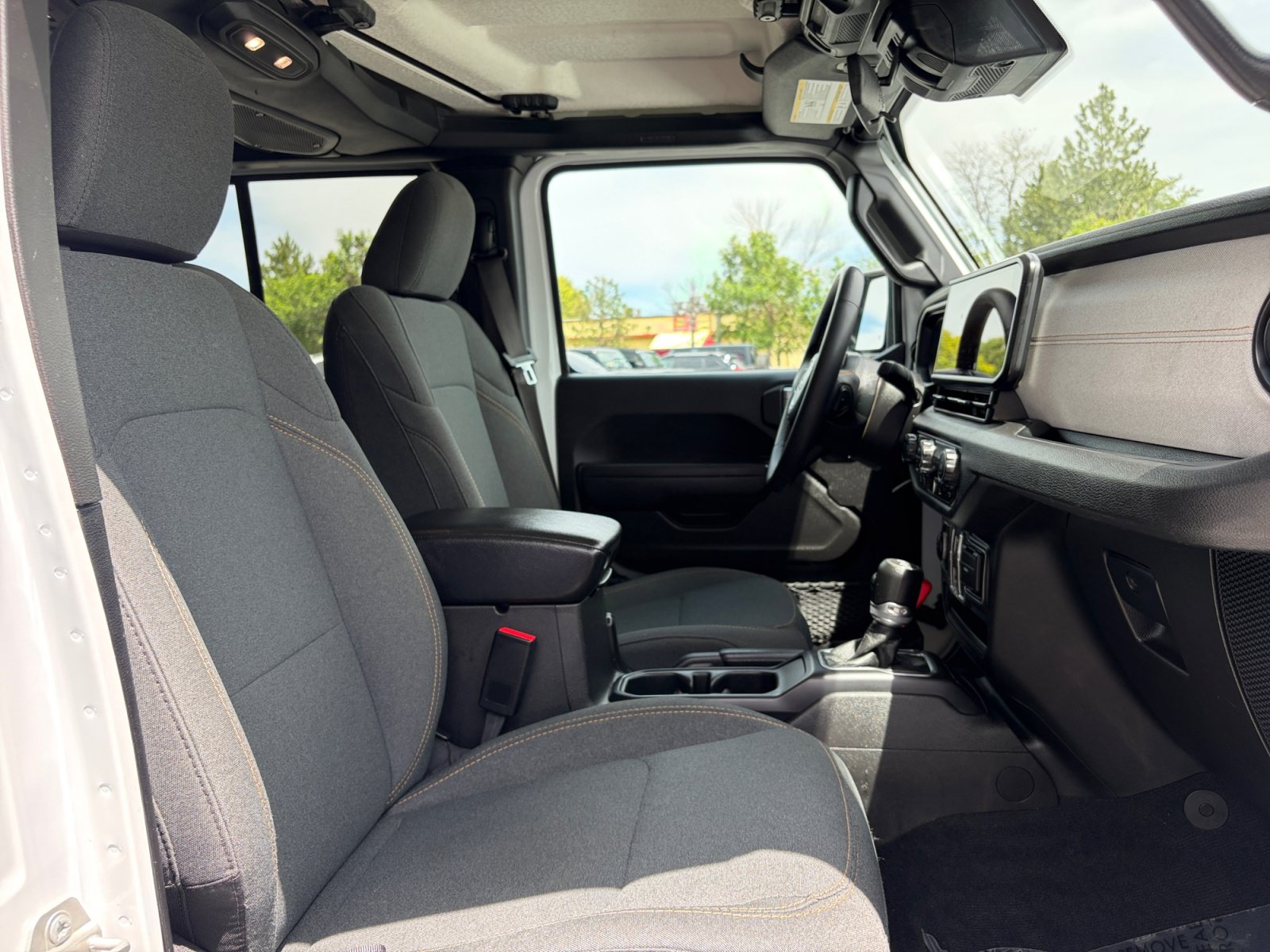 Used 2024 Jeep Wrangler Unlimited AWD/4WD image 28