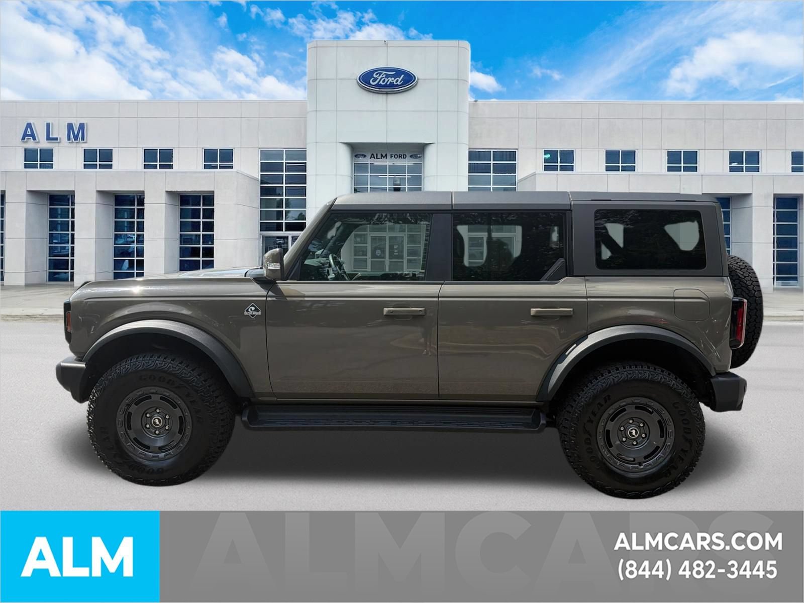 Used 2025 Ford Bronco Outer Banks w/ Sasquatch Package AWD/4WD image 9