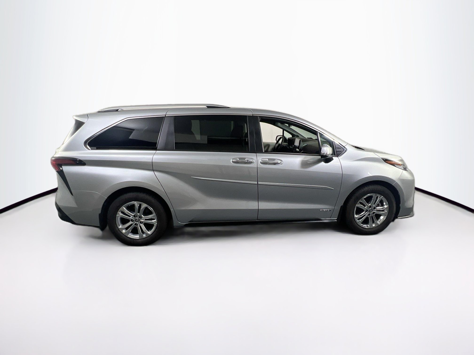 Used 2021 Toyota Sienna Platinum AWD/4WD image 4