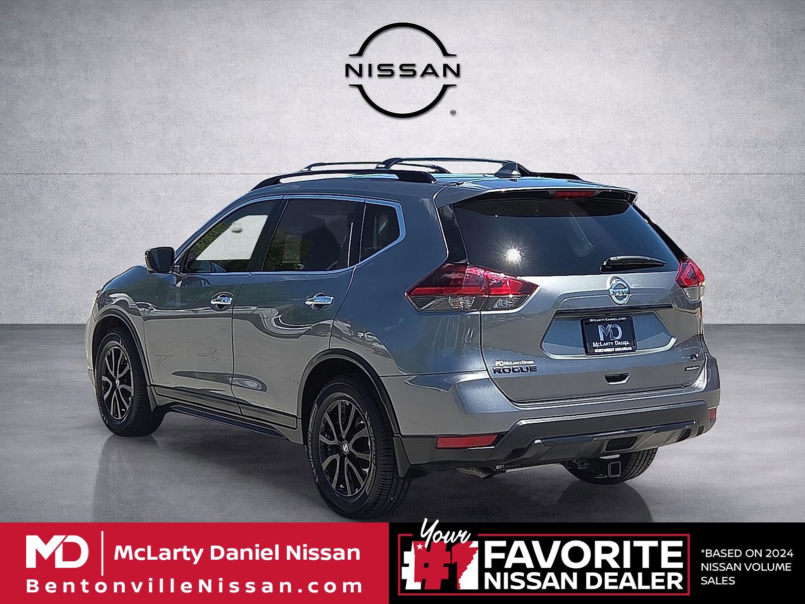 Used 2018 Nissan Rogue SV w/ Premium Package FWD image 4