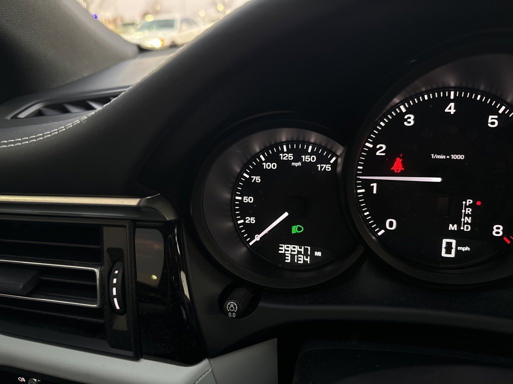 Used 2023 Porsche Macan Turbo image 8