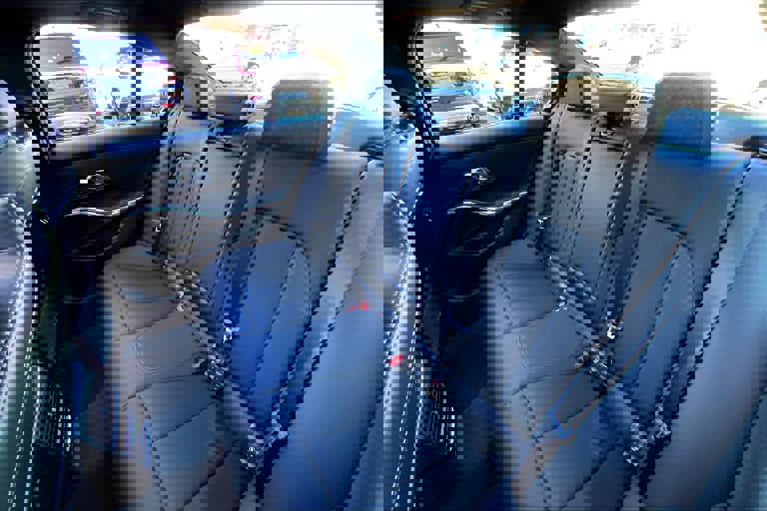 Used 2023 BMW 330i xDrive Sedan w/ Premium Package image 21