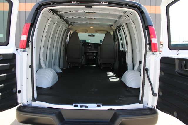 New 2026 GMC Savana 2500 w/ Driver Convenience Package RWD image 20