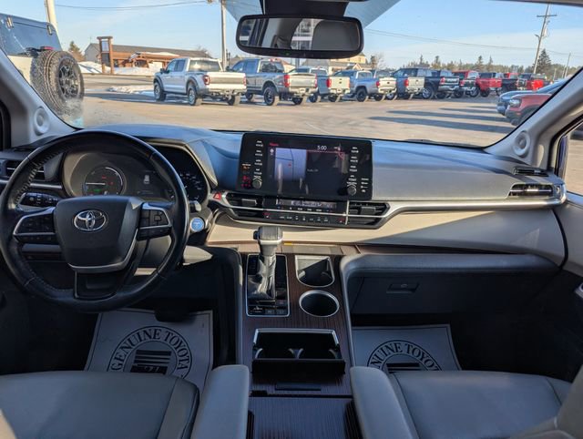 Used 2021 Toyota Sienna XLE w/ XLE Plus Package image 12