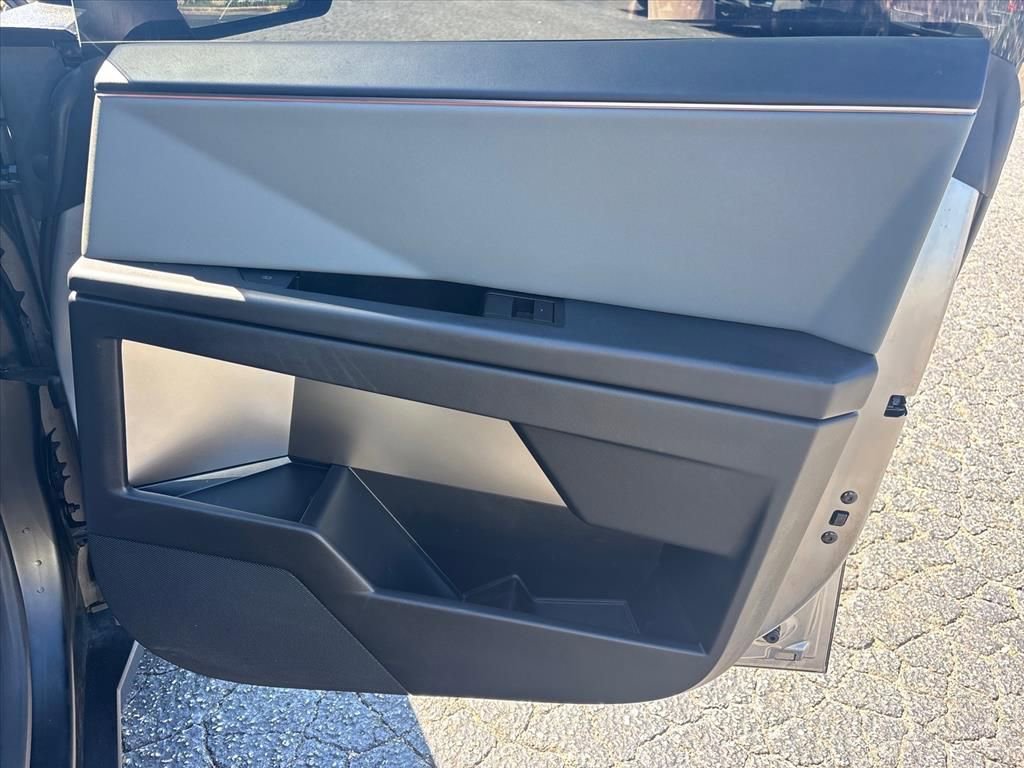 Used 2025 Tesla Cybertruck AWD Crew Cab image 13
