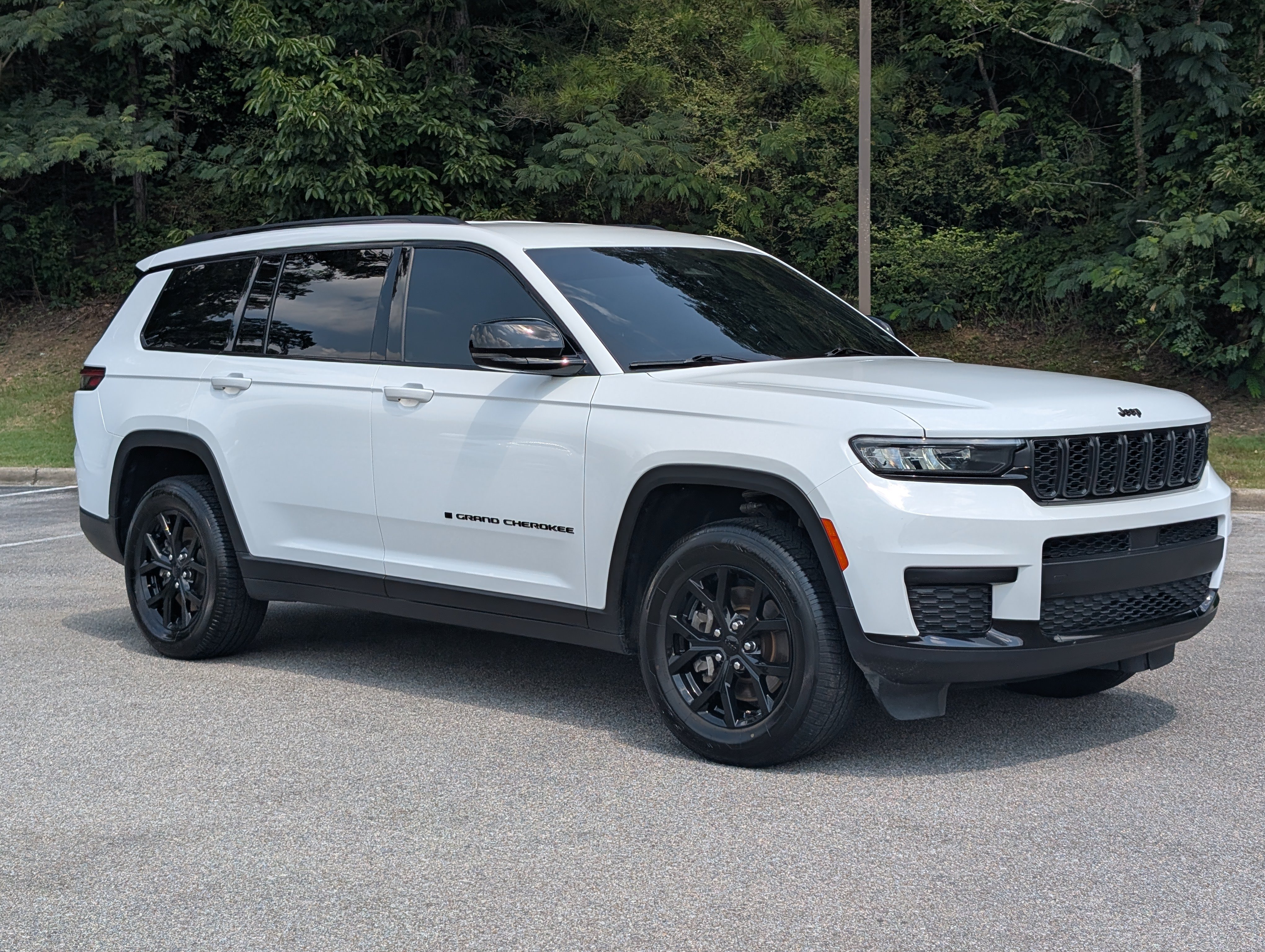 Used 2024 Jeep Grand Cherokee L Laredo AWD/4WD image 11