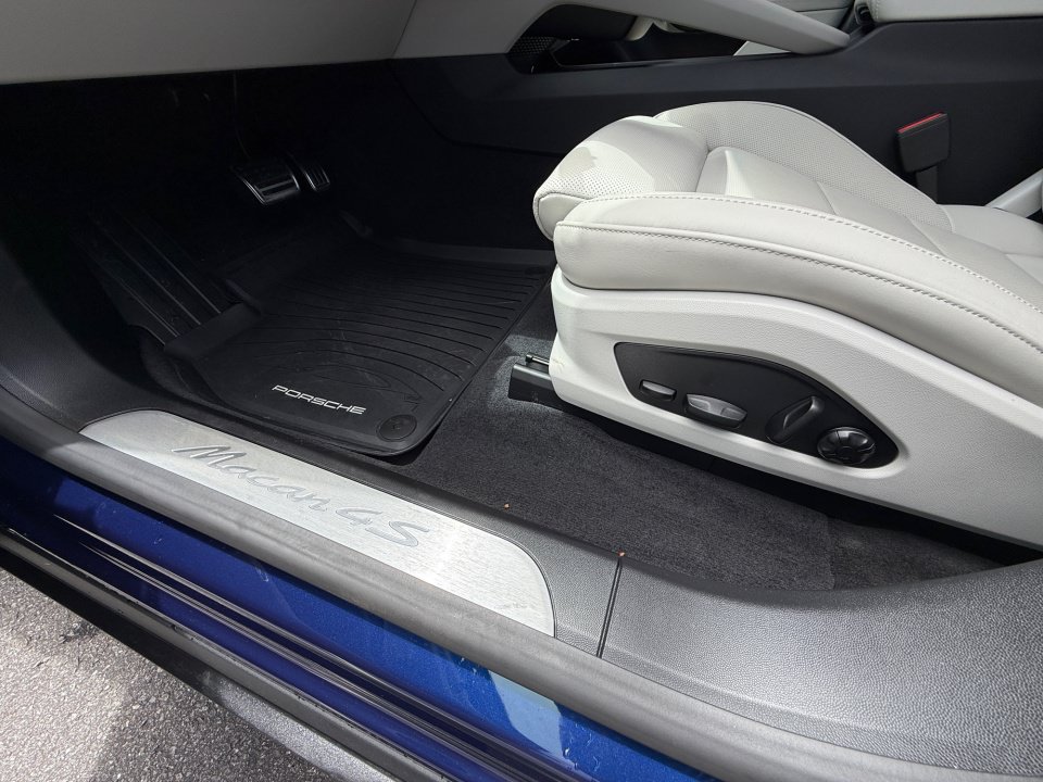New 2025 Porsche Macan 4S Electric AWD/4WD image 25
