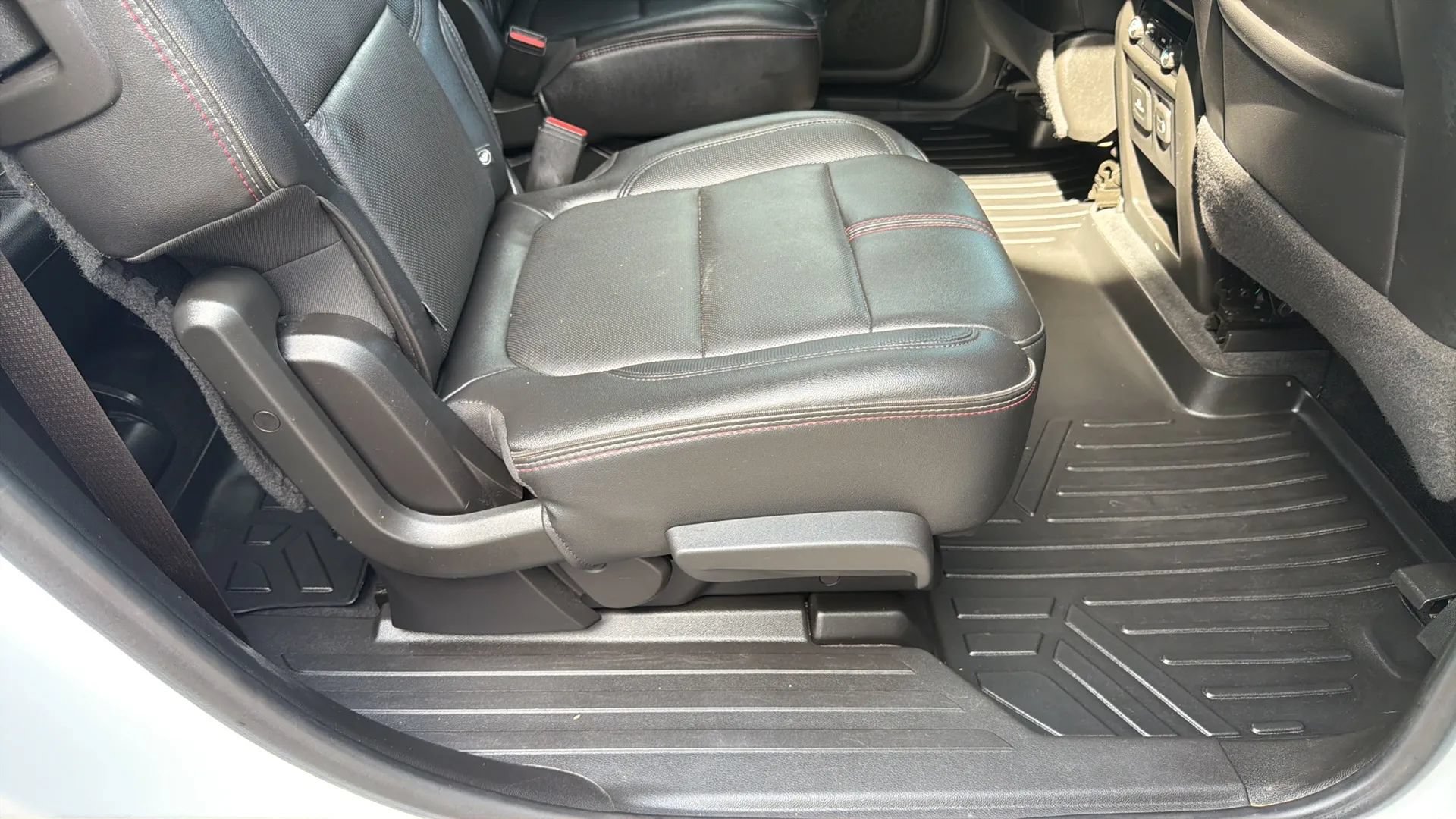 Used 2022 Chevrolet Traverse RS FWD image 14