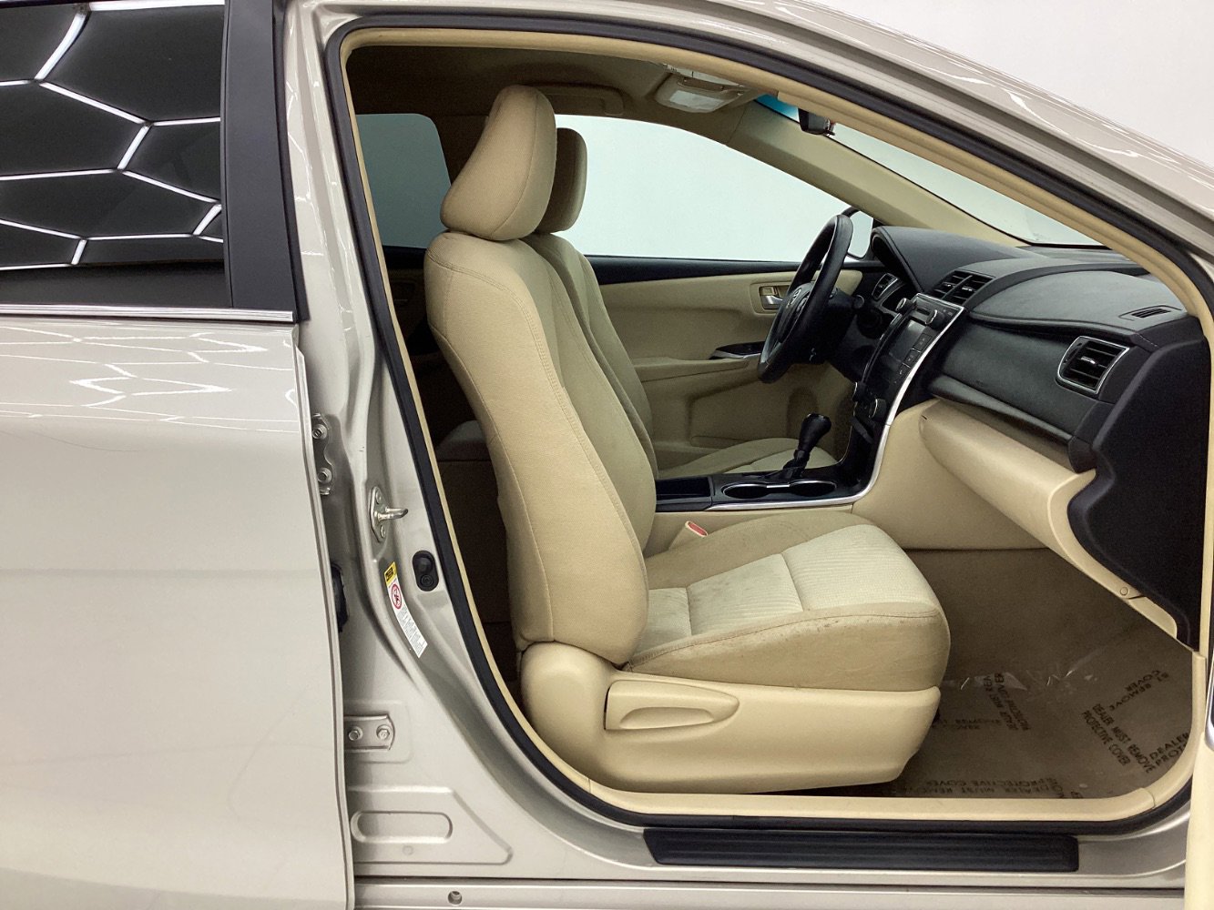 Used 2015 Toyota Camry LE FWD image 15