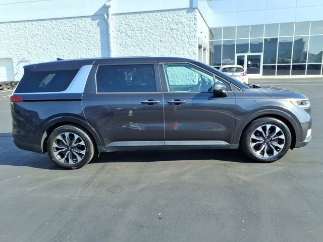 Used 2023 Kia Carnival EX FWD image 30