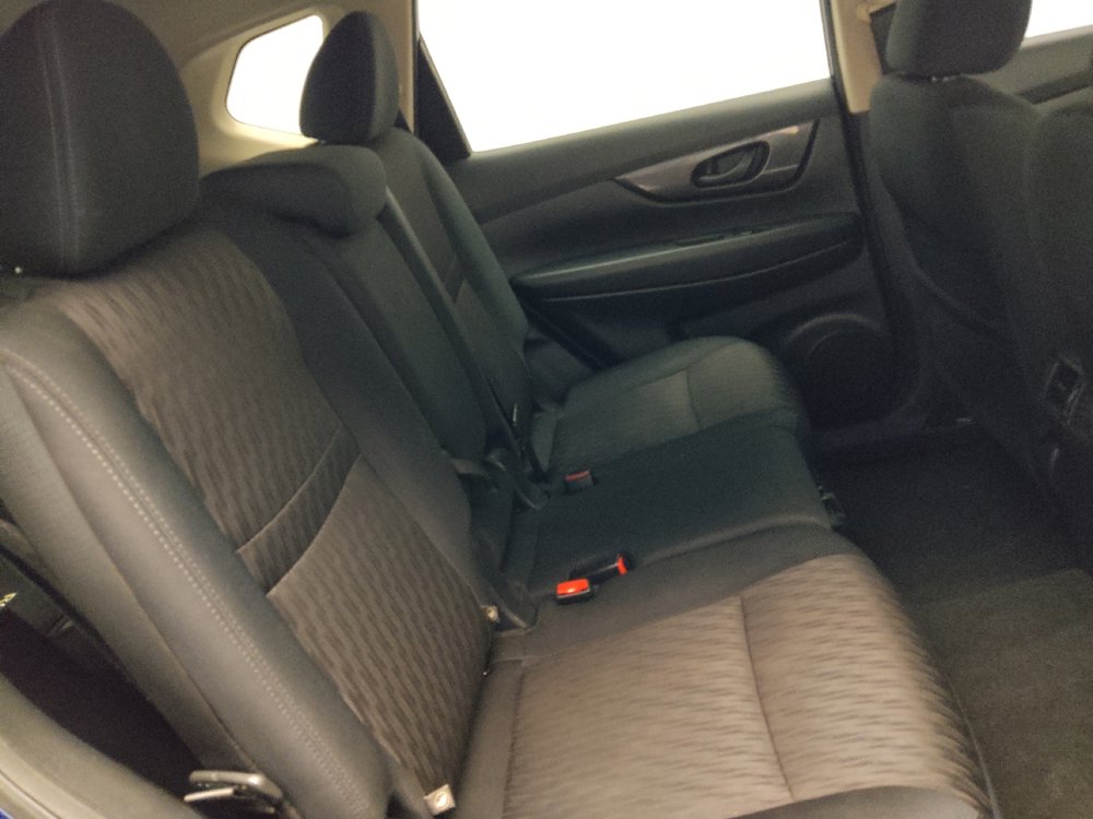 Used 2019 Nissan Rogue S image 19