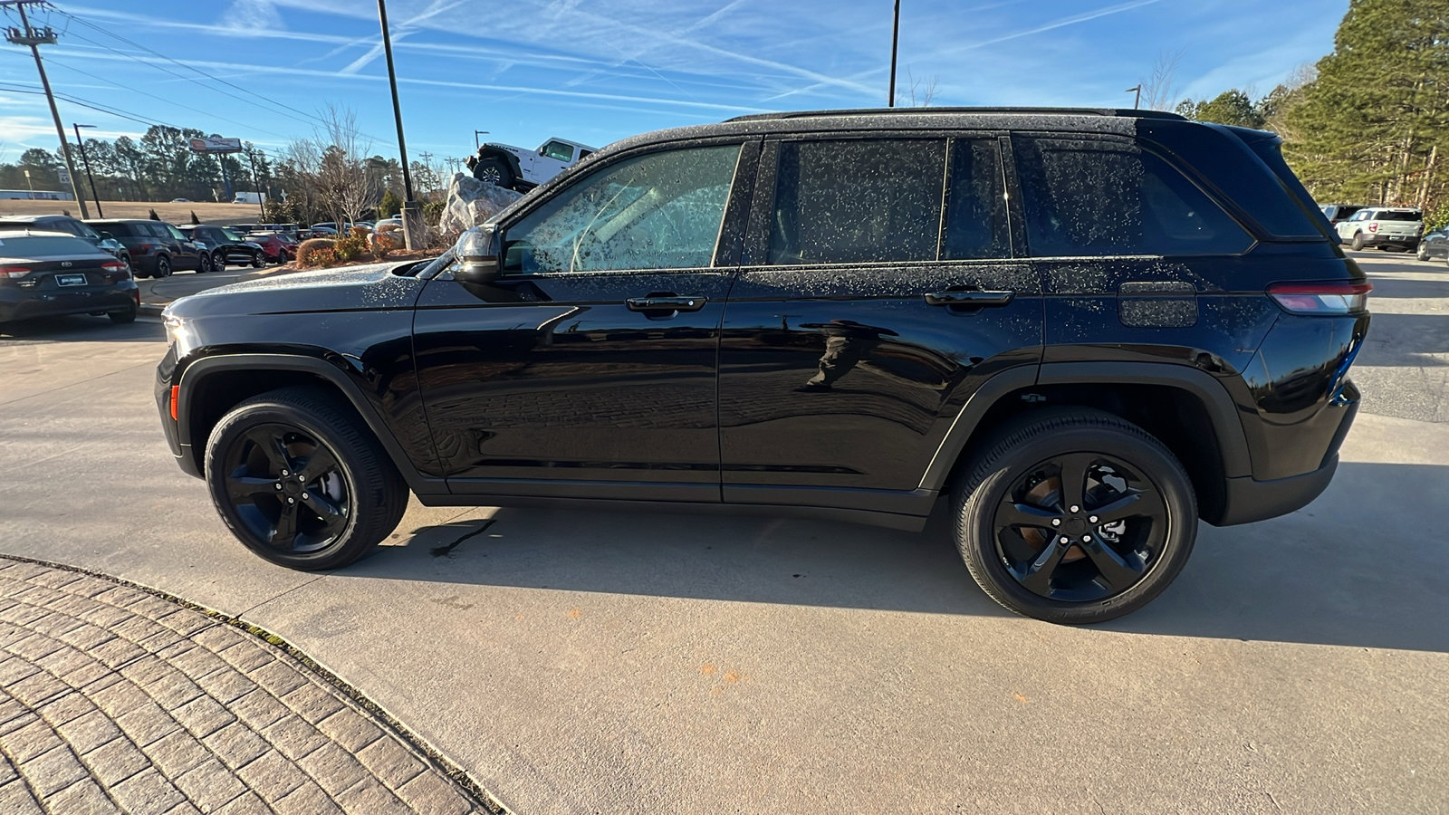 Used 2025 Jeep Grand Cherokee Altitude image 11