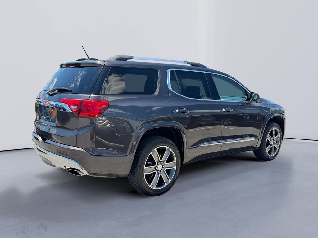 Used 2017 GMC Acadia Denali w/ Technology Package FWD image 3