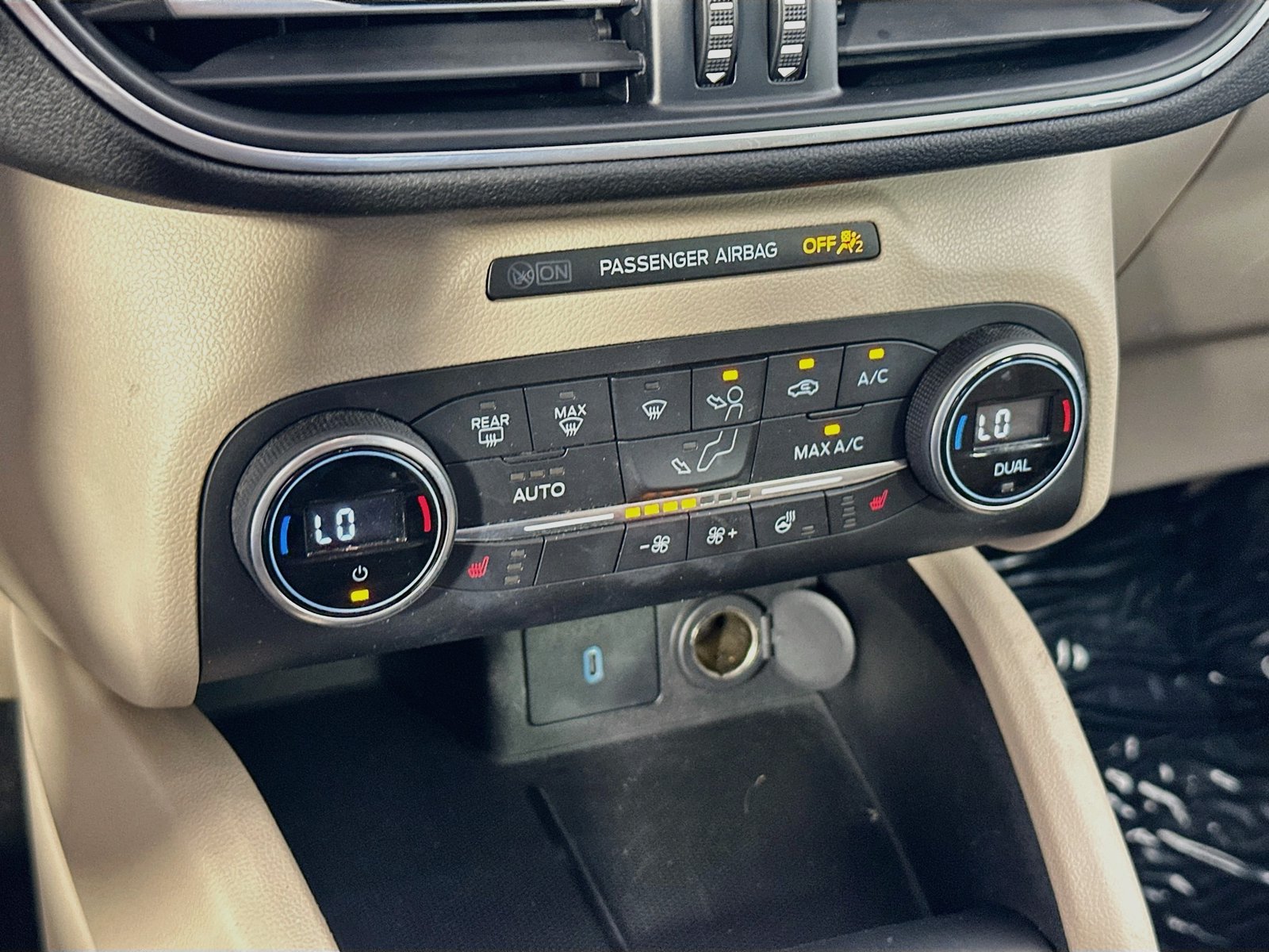 Used 2020 Ford Escape Titanium AWD/4WD image 16
