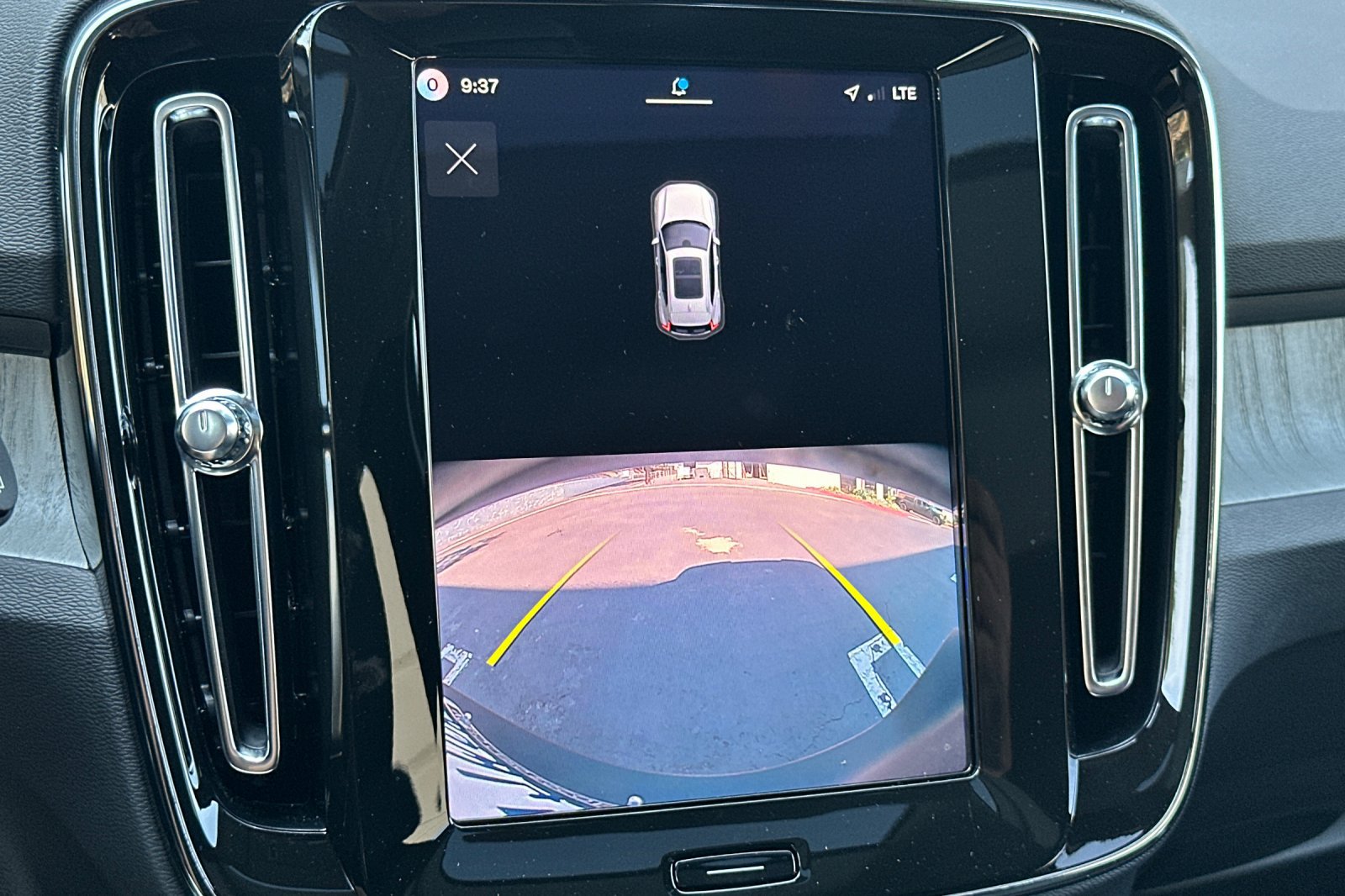 Certified 2026 Volvo XC40 B4 Core w/ Protection Package FWD image 24
