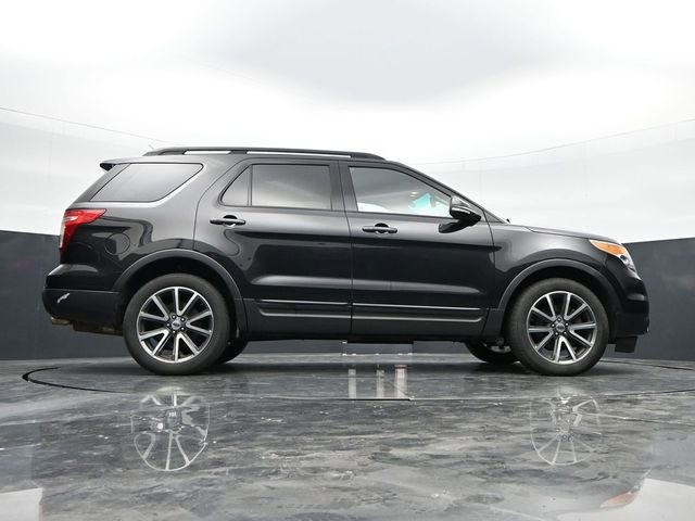 Used 2015 Ford Explorer XLT w/ Equipment Group 202A AWD/4WD image 41